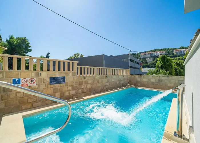 Aura - Comfort 4 With Shared Swimming Pool
