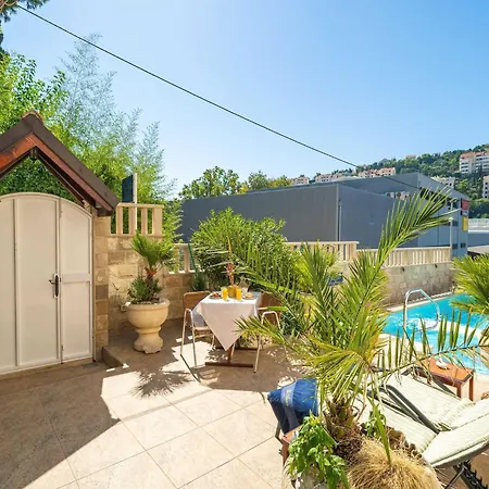 Aura - Comfort 4 With Shared Swimming Pool *