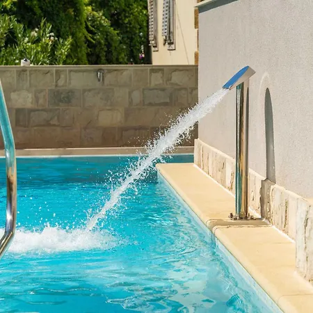 아파트 Aura - Comfort 4 With Shared Swimming Pool *