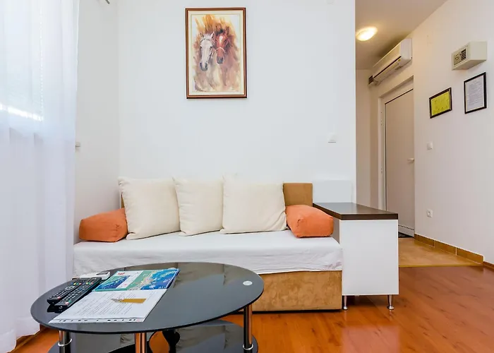 Aura - Comfort 4 With Shared Swimming Pool *