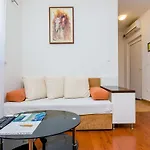 Aura - Comfort 4 With Shared Swimming Pool *