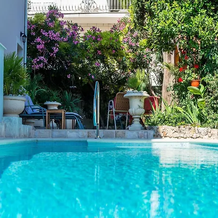 Aura - Comfort 4 With Shared Swimming Pool