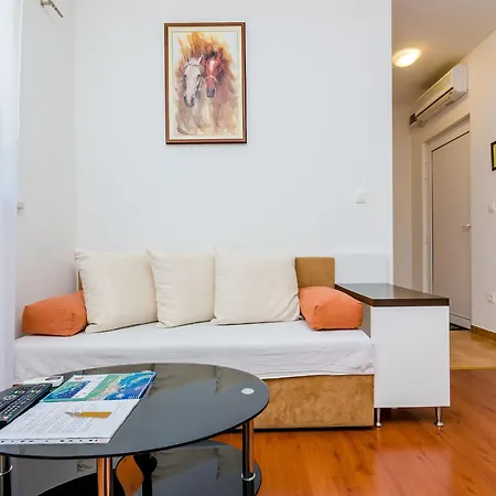 Aura - Comfort 4 With Shared Swimming Pool *