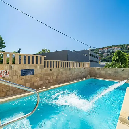 Aura - Comfort 4 With Shared Swimming Pool