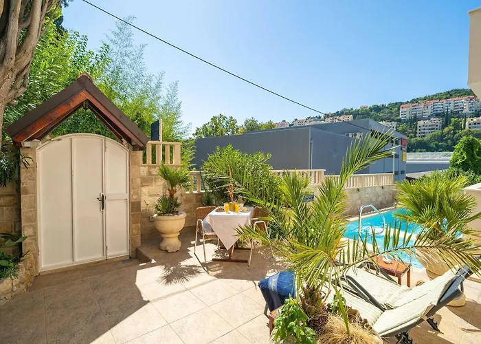 Aura - Comfort 4 With Shared Swimming Pool *