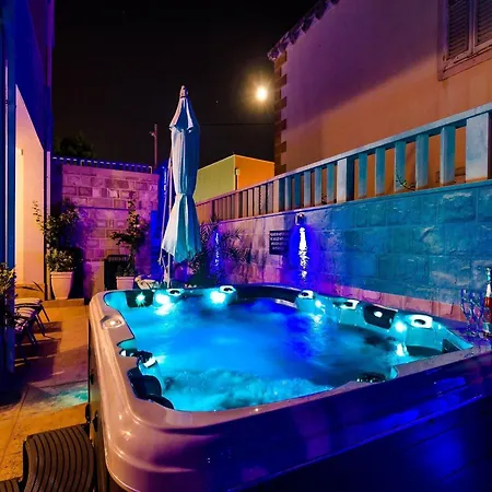 Aura - Comfort 4 With Shared Swimming Pool Apartment *