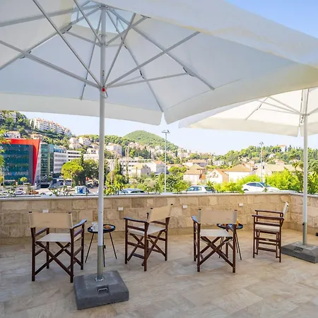 Aura - Comfort 4 With Shared Swimming Pool