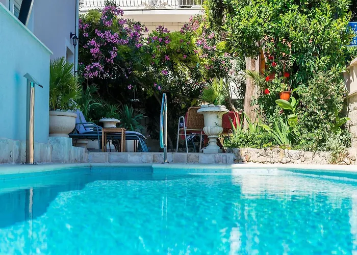 Aura - Comfort 4 With Shared Swimming Pool